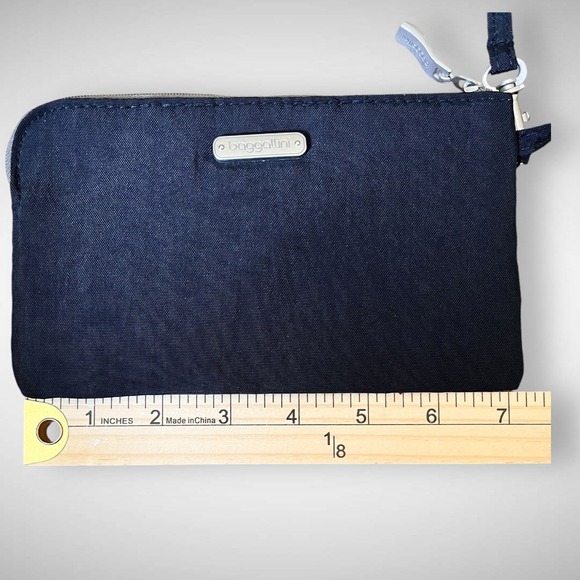 BAGGALLINI Black RFID Zipper Closure‎ Wristlet | EUC - Picture 7 of 7